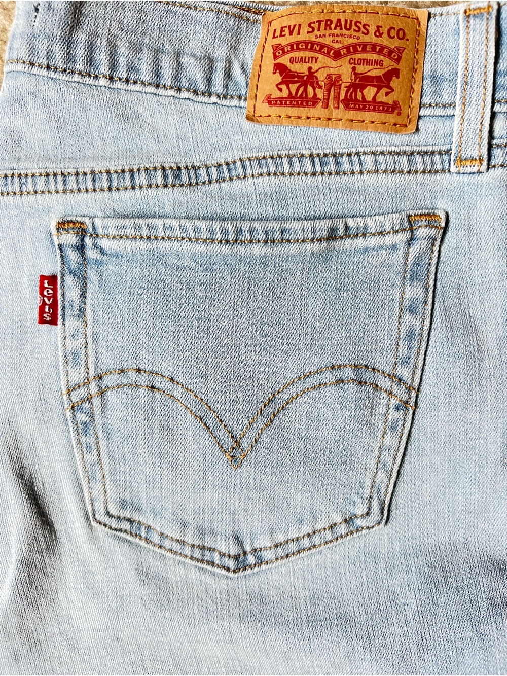 Levi’s Women’s 415 Relaxed Bootcut Distressed Denim Jeans - Picture 10 of 13